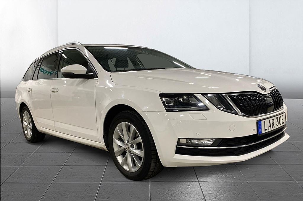Skoda Octavia Skoda Octavia 1.5 TSI G-TEC Style Aut Drag Värmare Delläder Navi