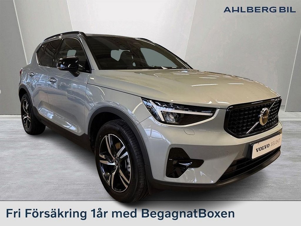 Volvo XC40 B3 FWD Bensin Plus Dark, Klimatpaket, Förarstödpaket, Parkerings