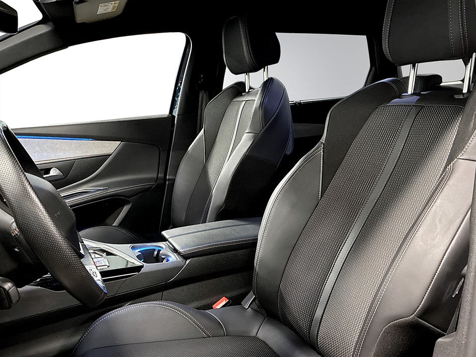 Bild på Peugeot 5008 GT 1.2 PT 130hk Aut 7-SITS B-KAMERA CARPLAY
