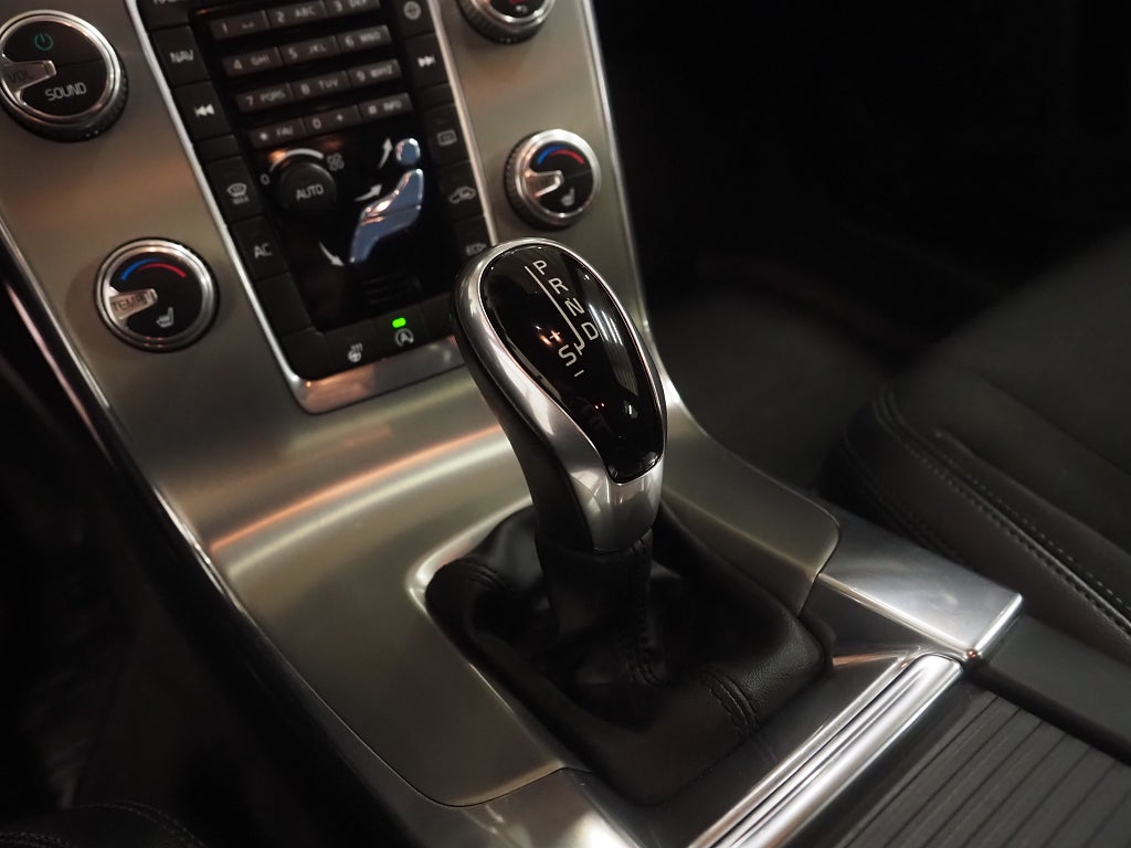 Volvo V60 D4 190hk Geartronic Momentum | D-värm | Låga mil | 2017