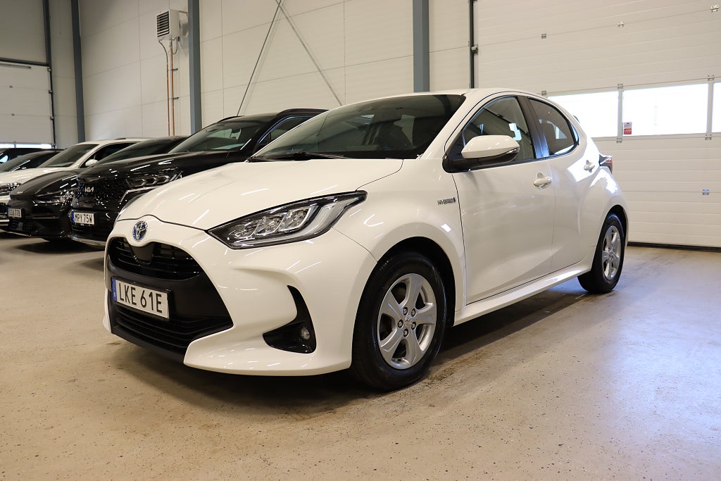 Toyota Yaris Hybrid CVT Active Plus B-kam Rattvärme 116hk 