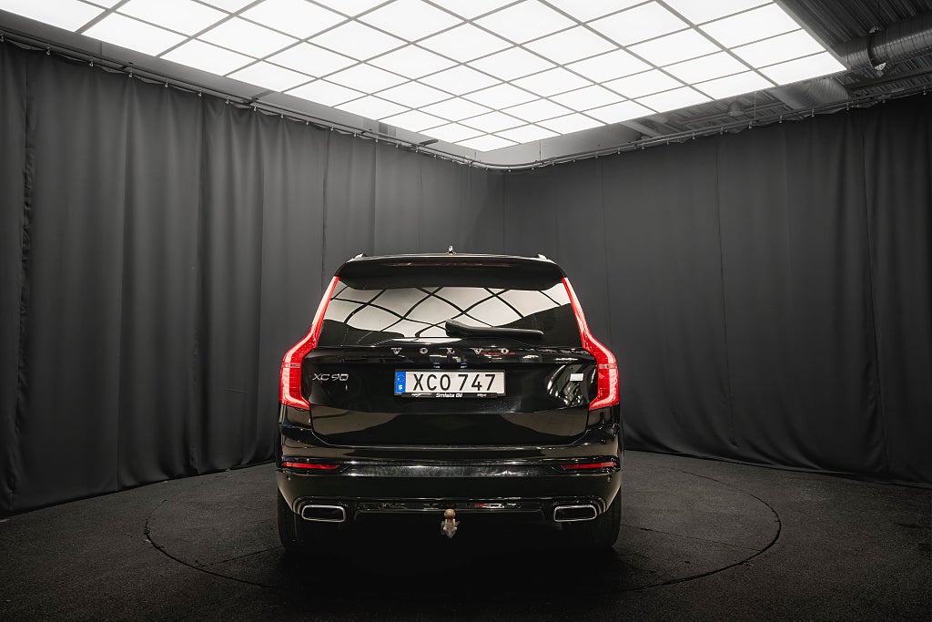 Volvo XC90 Recharge T8 AWD R-Design 7-sits PANO B&W LUFT DRAG MOMS