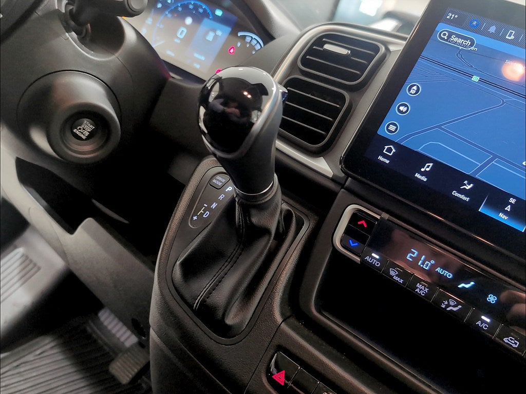 Bild på Peugeot Boxer Style + Navi pack 180hk AT8 L3H2 - DEMO