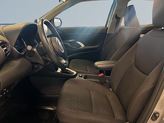 Toyota Yaris Cross Hybrid 115 AWD MOMS B-kamera Motorvärm Adaptiv S&V-däck – bild 7