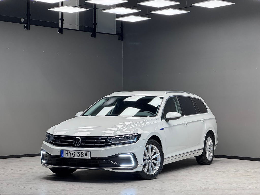 Volkswagen Passat Sportscombi GTE / B-kamera / Värmare 
