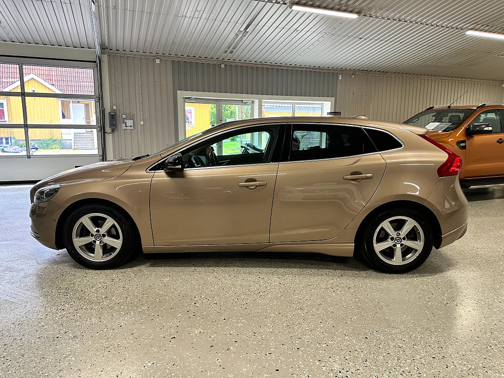 Volvo V40 D2 Euro 5 Nybesiktigad Panorama Välservad Dragkrok PAP