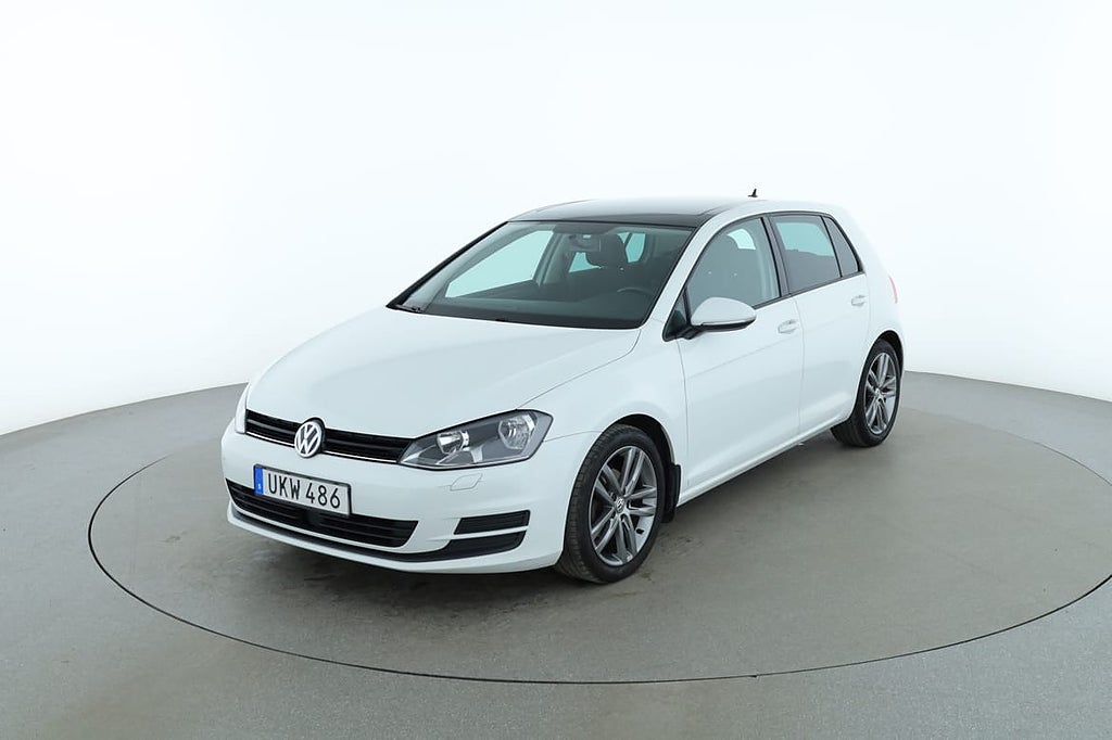 Volkswagen Golf 1.2 TSI BMT / Drag, Pano, CarPlay, Kamera