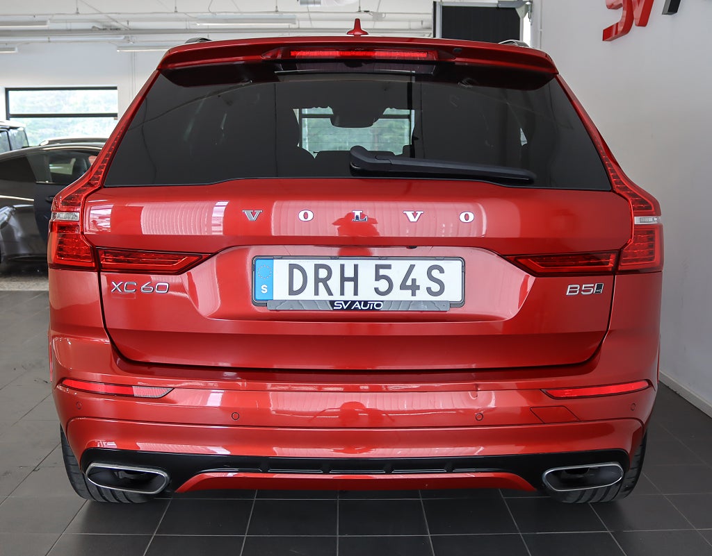 Volvo XC60 B5 AWD R-Design Pano B&W B-kamera HuD Drag