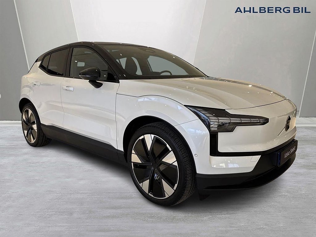 Volvo EX30 Twin Motor Performance Ultra, Dragkrok Halvautomatisk, Parkering