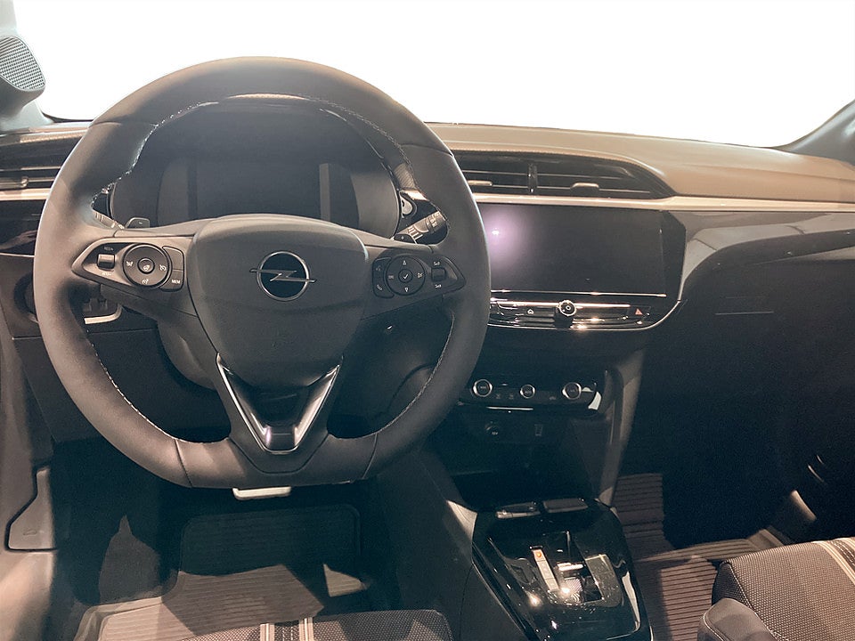 Bild på Opel Corsa GS 1.2 PT 130hk Aut P-SENSORER