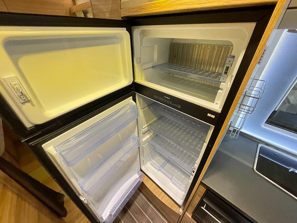 Adria Matrix Supreme 687 SL /ALDE/Solcell/Taksäng/Kedja/5 bältad/  - Adria