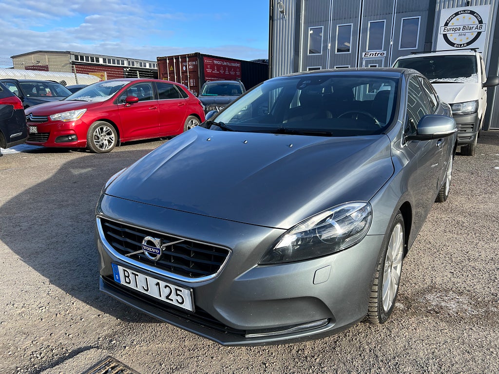 Volvo V40 D2 AUTOMAT D-VÄRMARE NY BESIKTIGAD 116HK