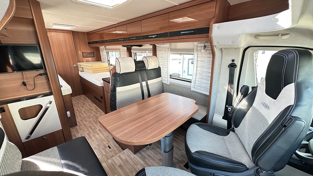 LMC T 712 Blackline Cruiser , Alde, Långbädd thumbnail