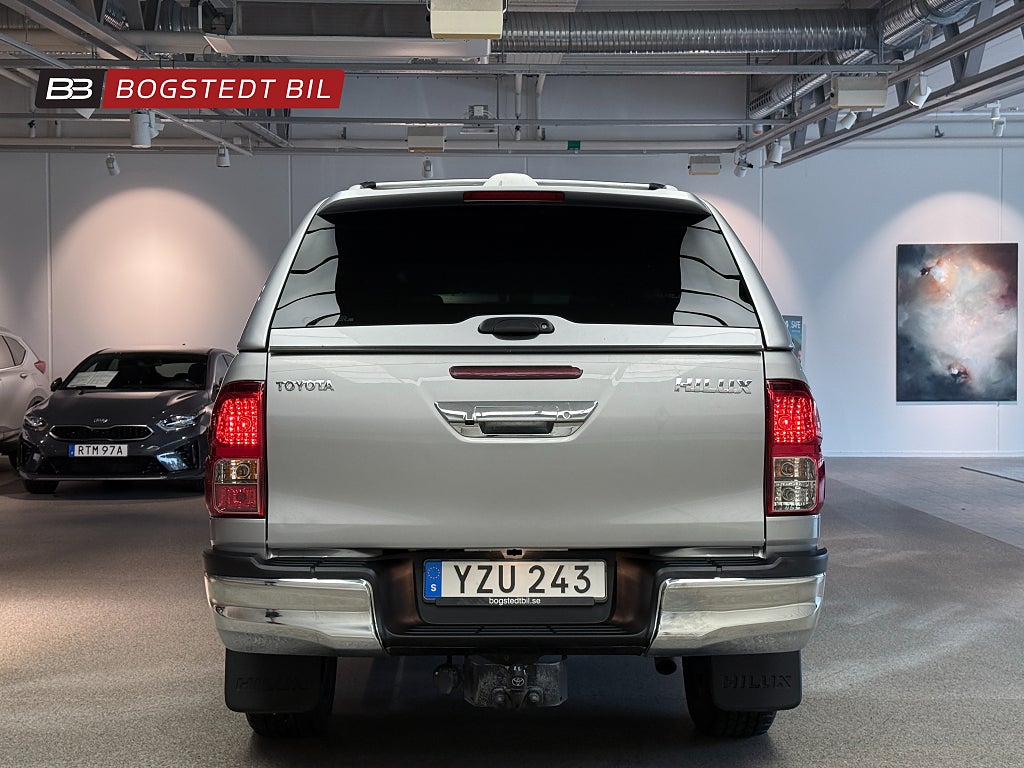 Toyota Hilux Dubbelhytt 2.4 AWD Automat |Kåpa|Värmare|Drag|Diffspärr