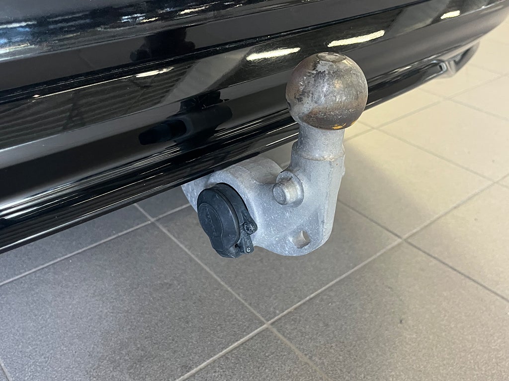 Volvo V60 Recharge T6 AWD Plus Dark 399hk H/K DRAG Orrefors NAVI bild 16