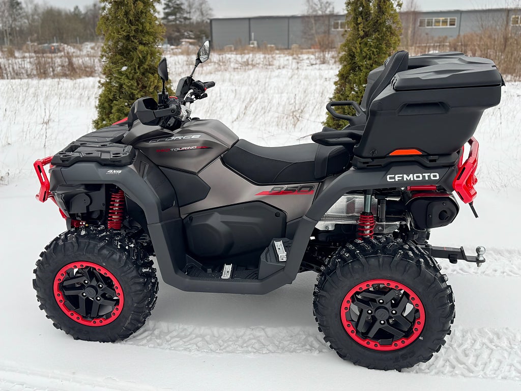 CFMOTO NYA CFORCE 850 TOURING PRO TURF TRAKTOR B  O.M.G LEV PLOGKAMPANJ