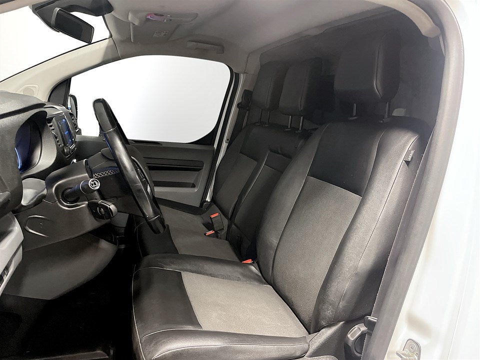 Bild på Peugeot Expert PRO+ 1.6 BHDi 115hk L2 - DRAG,VÄRMARE,SLAMLOCKS