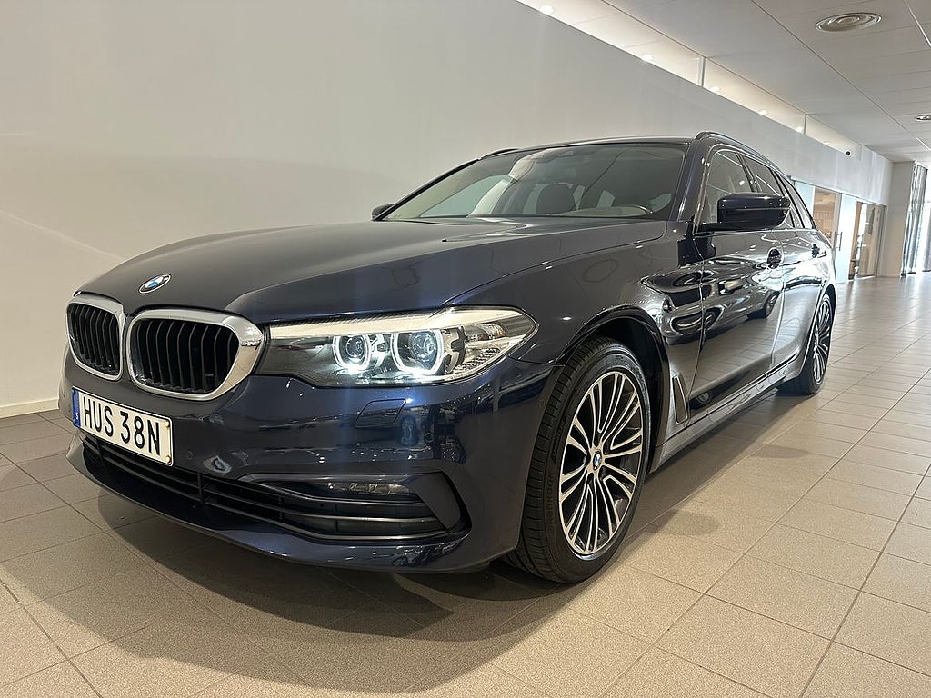 BMW 520d xDrive Sport Line / Dragkrok / Backkamera / Sens...