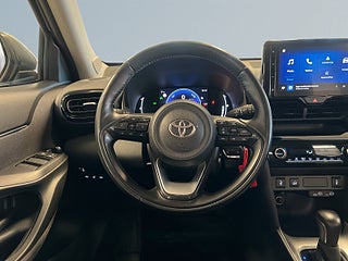 Toyota Yaris Cross Hybrid 115 AWD MOMS B-kamera Motorvärm Adaptiv S&V-däck – bild 9