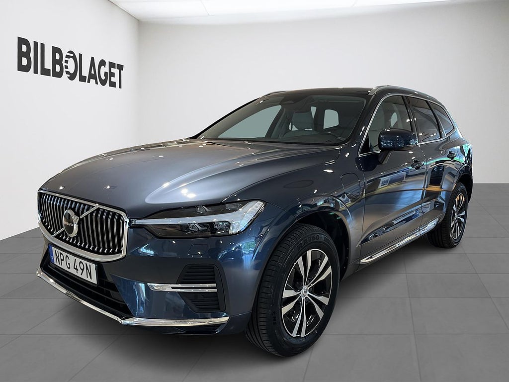 Volvo XC60 Recharge T6 Core Edition(PANO/DRAG/KAMERA)