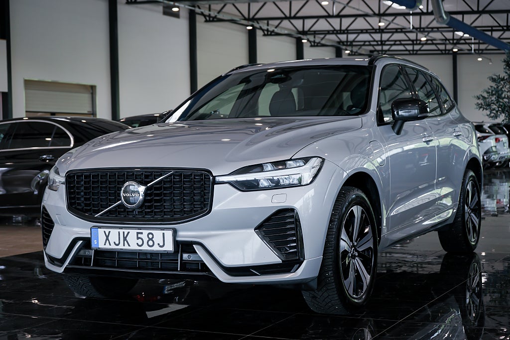 Volvo XC60 Recharge T6 AWD AUT Plus Dark Pano H&K Drag Orrefors 