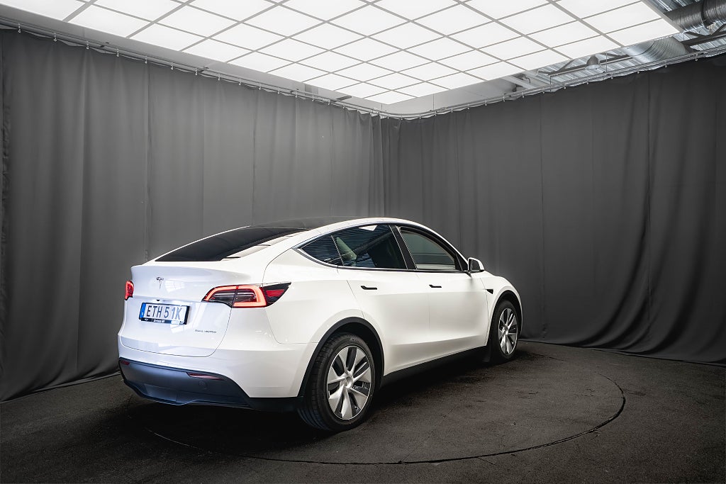 Tesla Model Y Long Range AWD DRAG PANO LÄDER 1-ÄGARE 93.8%SoH MOMS