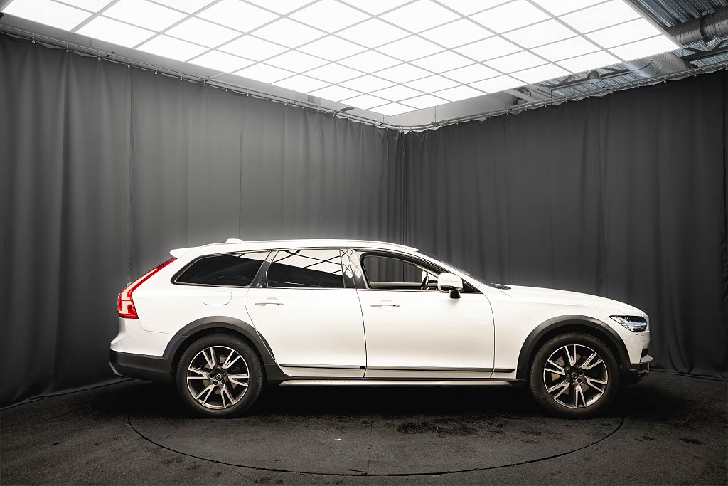 Volvo V90 Cross Country D4 AWD PRO PANO LÄDER DRAG 360° H/K HUD PÄRLEM