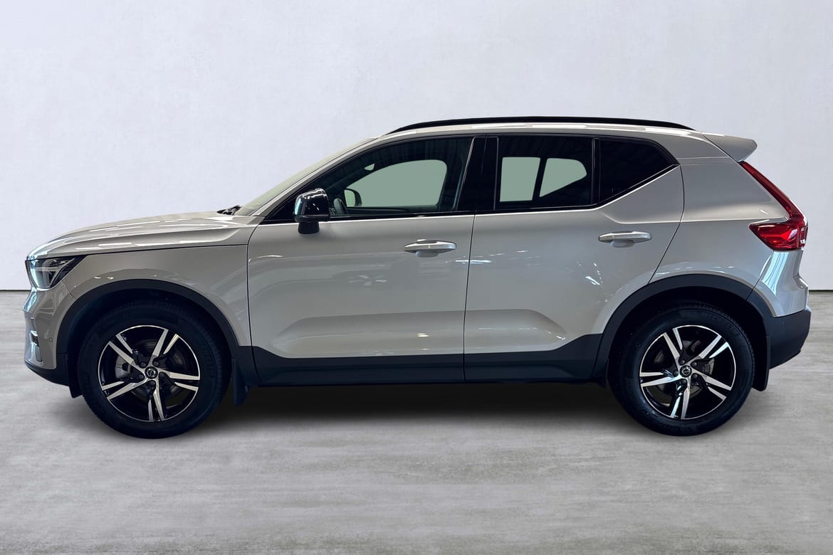 Volvo XC40 B3 FWD Bensin Plus Dark 2025, bild 2/10
