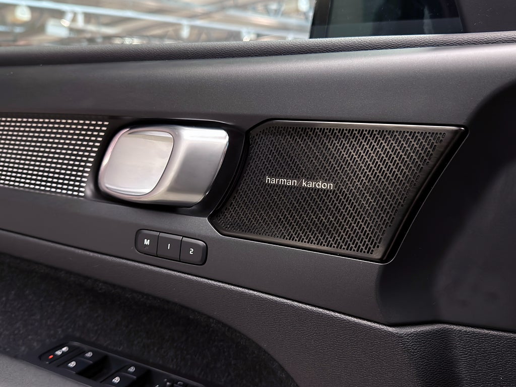Volvo XC40 Recharge T5 DCT R-Design | Drag | Panorama | H/K | 360°