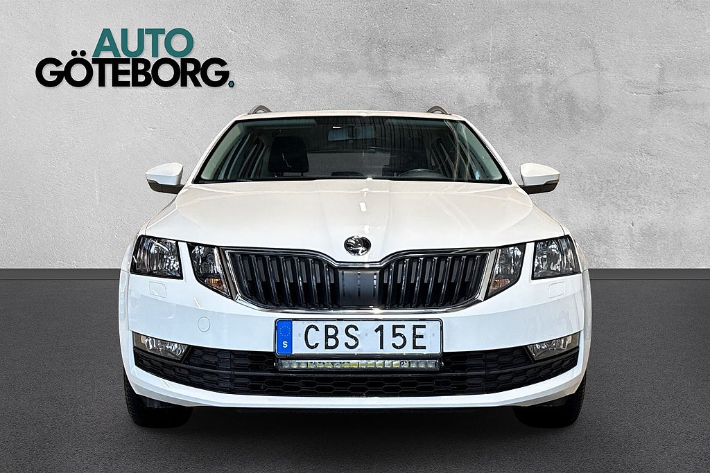 Skoda Octavia Kombi 1.6 TDI SCR 3-Ägare Automat Bluetooth