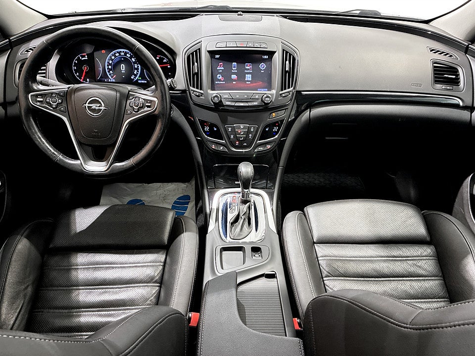 Bild på Opel Insignia Country Tourer 2.0 CDTI 170hk Aut 4WD PANO B-KAMERA
