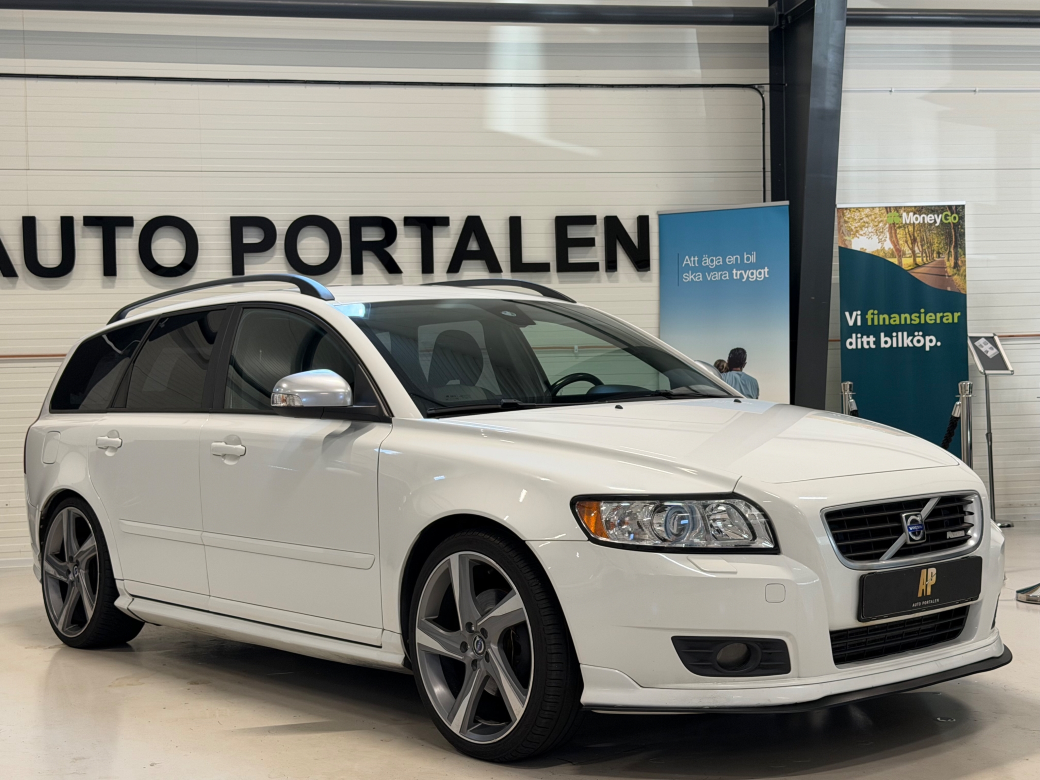 Volvo V50 2.0 D Momentum, R-Design 2010, photo 7/47