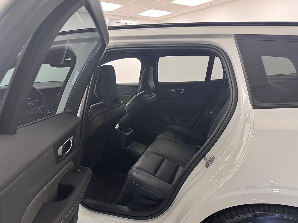 Volvo V60 Recharge T6 AWD R-Design Plus Dark EDT. MOMS Leasebar bild 16