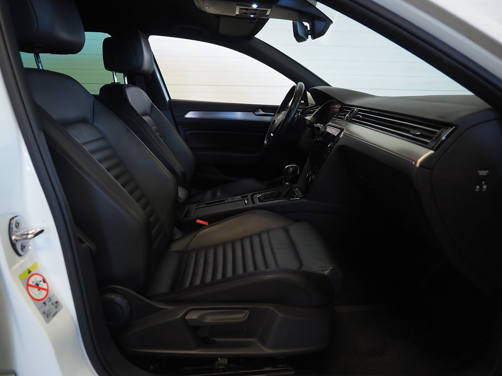 Volkswagen Passat SC 2.0 TDI 4Motion R-Line Cockpit Läder D-Värm Drag Nav
