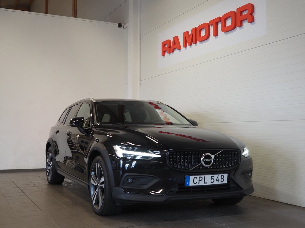 Volvo V60 Cross Country B4 AWD 197hk B-Kamera GPS VOC Drag 2022