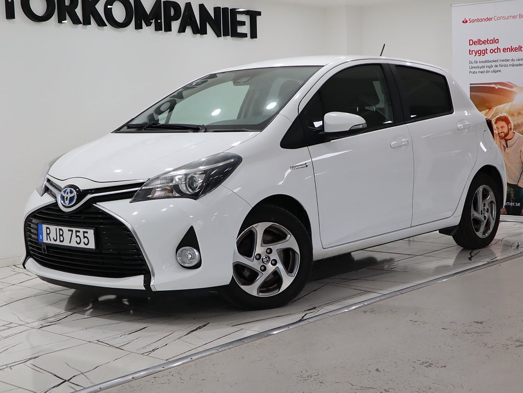 Toyota Yaris Hybrid e-CVT Active Motorvärmare Kamera Keyless MOMS