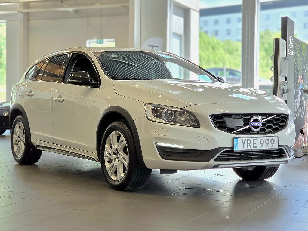Volvo V60 Cross Country D3 / Momentum /Drag/Värmare/Rattvärme/Kamrem b