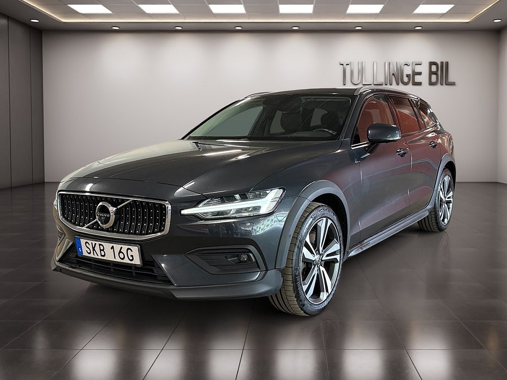 Volvo V60 Cross Country D4 AWD Momentum 360° VoC Drag Värmare Navi 1-Ägare 