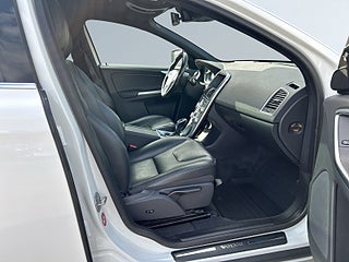 Volvo XC60 D4 AWD Geartronic Drag/Kamera/P-Värm/Pano/Skinn/S&Vdäck – bild 10