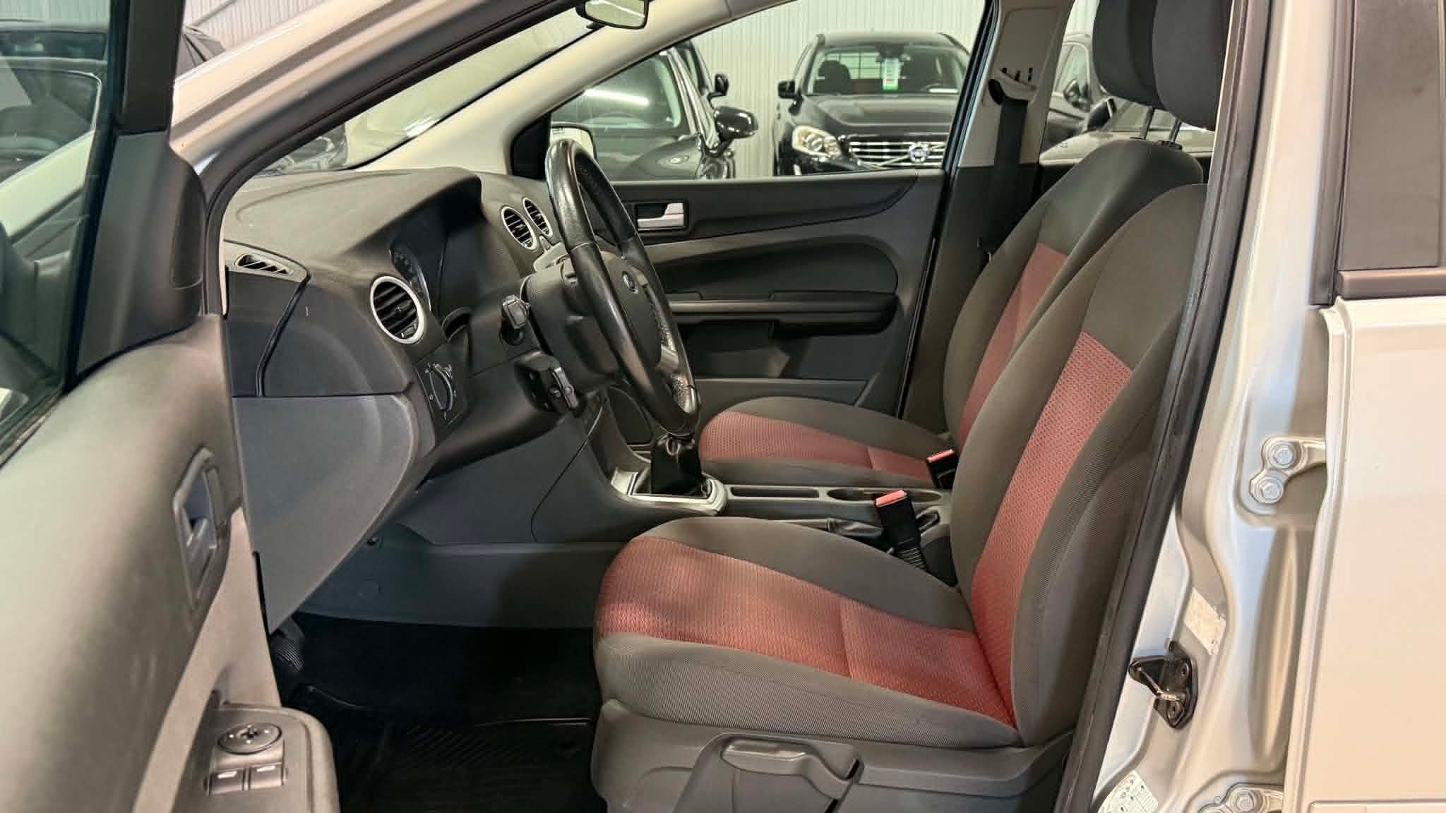 Ford Focus Kombi 1.8 Flexifuel 2007, kuva 7/41