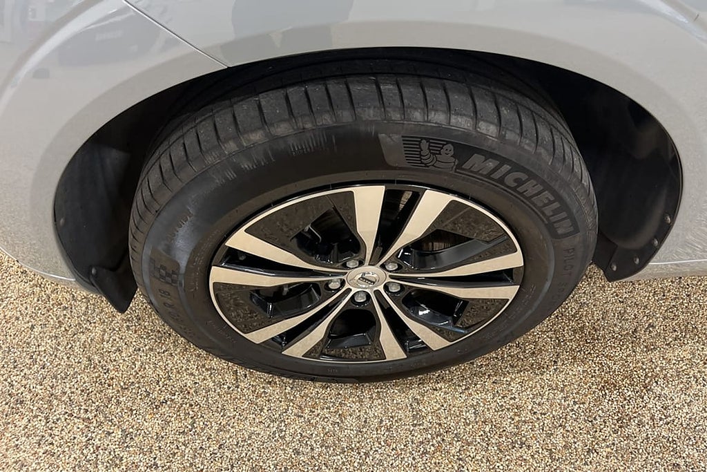 Volvo XC60 Recharge T6 II Core Edition (V-HJUL) *DRAG/BACKKAMERA*