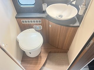 Husbil-integrerad Eura Mobil INTEGRA 760 HS 27 av 31