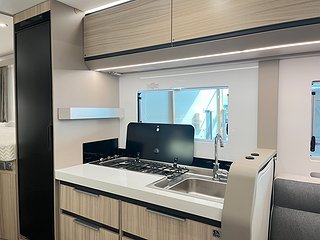 Husbil-halvintegrerad Adria COMPACT DL 60 Y 17 av 29