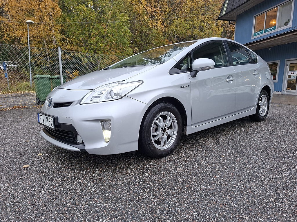 Toyota Prius Hybrid CVT Bak kamera JBL HUD Navi 