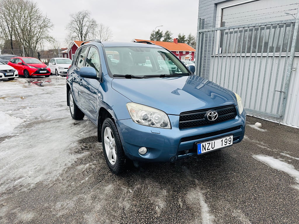 Toyota RAV4 2.0 VVT-i 152HK 4X4 AUTOMAT EXECUTIVE / DRAG / NAVI 