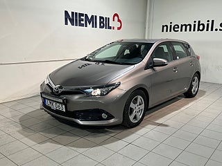 Toyota Auris 1.6 D-4D Active Mvärm Kamera Kamkedja S/V-hjul