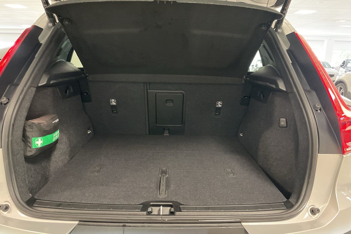 Volvo XC40 B4 FWD Bensin Plus Dark 2025, bild 7/10