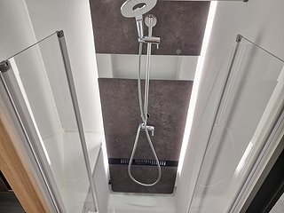 Husbil-halvintegrerad Adria CORAL 670 SC PLUS 21 av 28