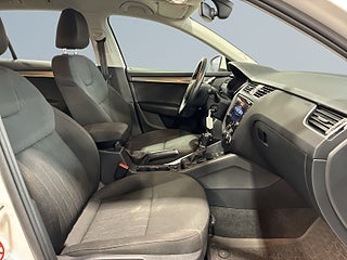 Skoda Octavia Kombi 1.5 TSI ACT Style Drag Värmare Ad Farthållare S&V – bild 10
