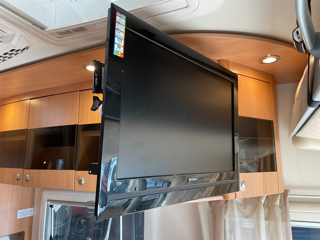 Adria Vision 707 SL /AC bodel/Solcell x2/Ugn/Taksäng/Långbäddar/Fint s - Adria